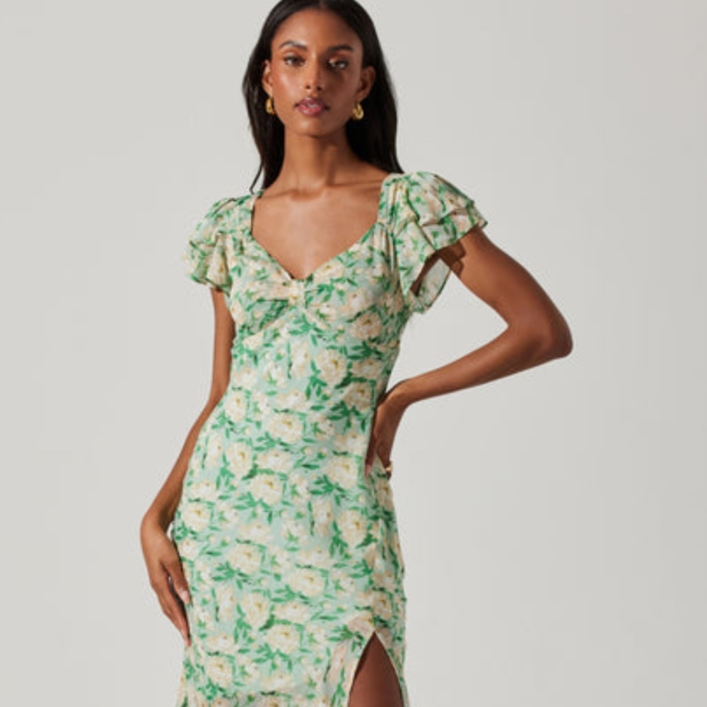 ASTR the label Maisy green flutter dress size M